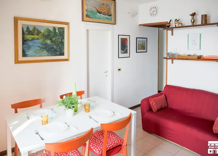 Marina Bay By Design 아파트